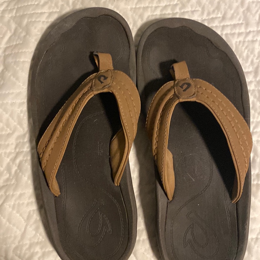 Barely worn Men’s Olukai Sandals